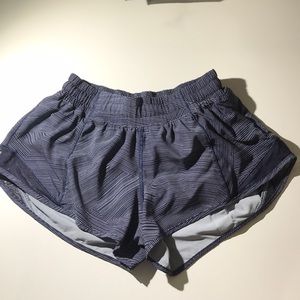 Lululemon Hotty Hot Short 2’5